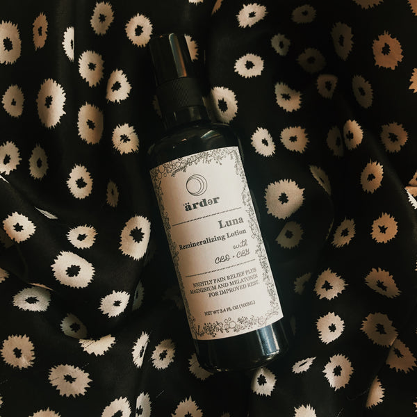 An entrancing compliment to your nightly ritual. Luna pairs a seductive blend of spicy vetiver, cederwood, bergamot, and herbacious blue tansey with actives CBD, CBG, Melatonin, and Magnesium to soothe, replenish, and lull you into a perfect dreamstate. Bonne Nuit.